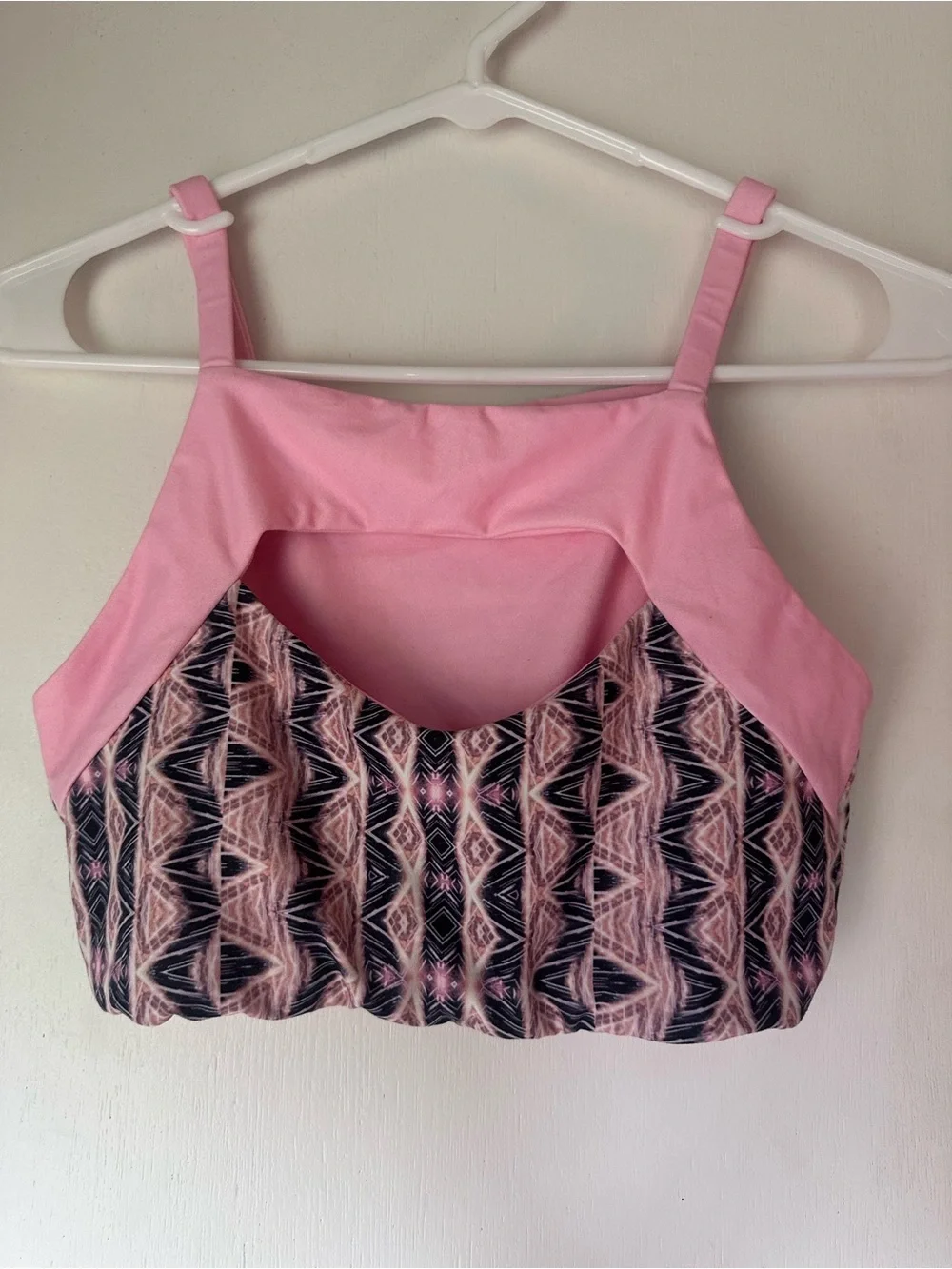 Wolven Pink & Black Geometric Print Athletic Set